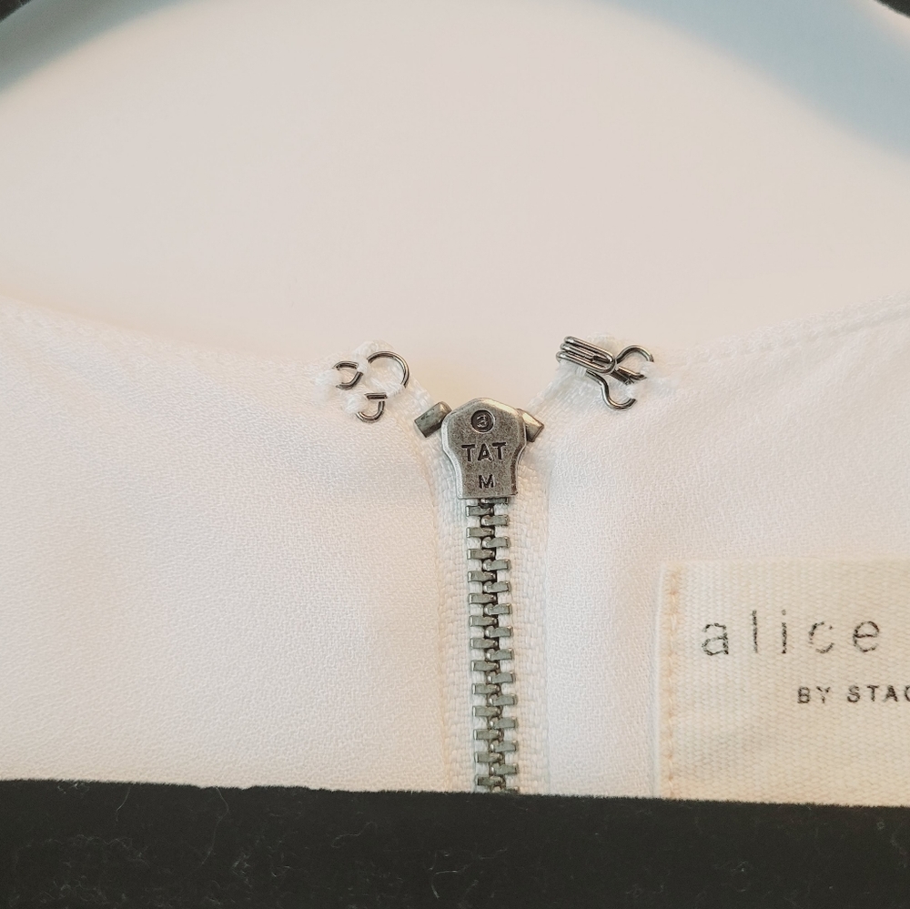 ALICE  + OLIVIA White Romper  Size 6 - Picture 11 of 13